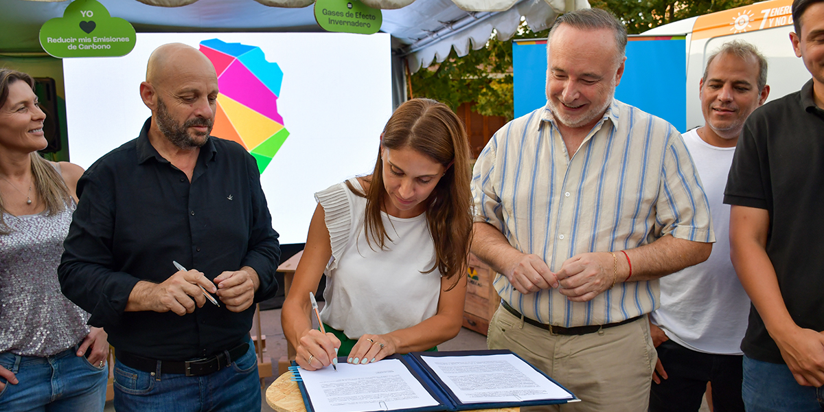 Se firmó un convenio para avanzar en la sustentabilidad del Festival de Peñas